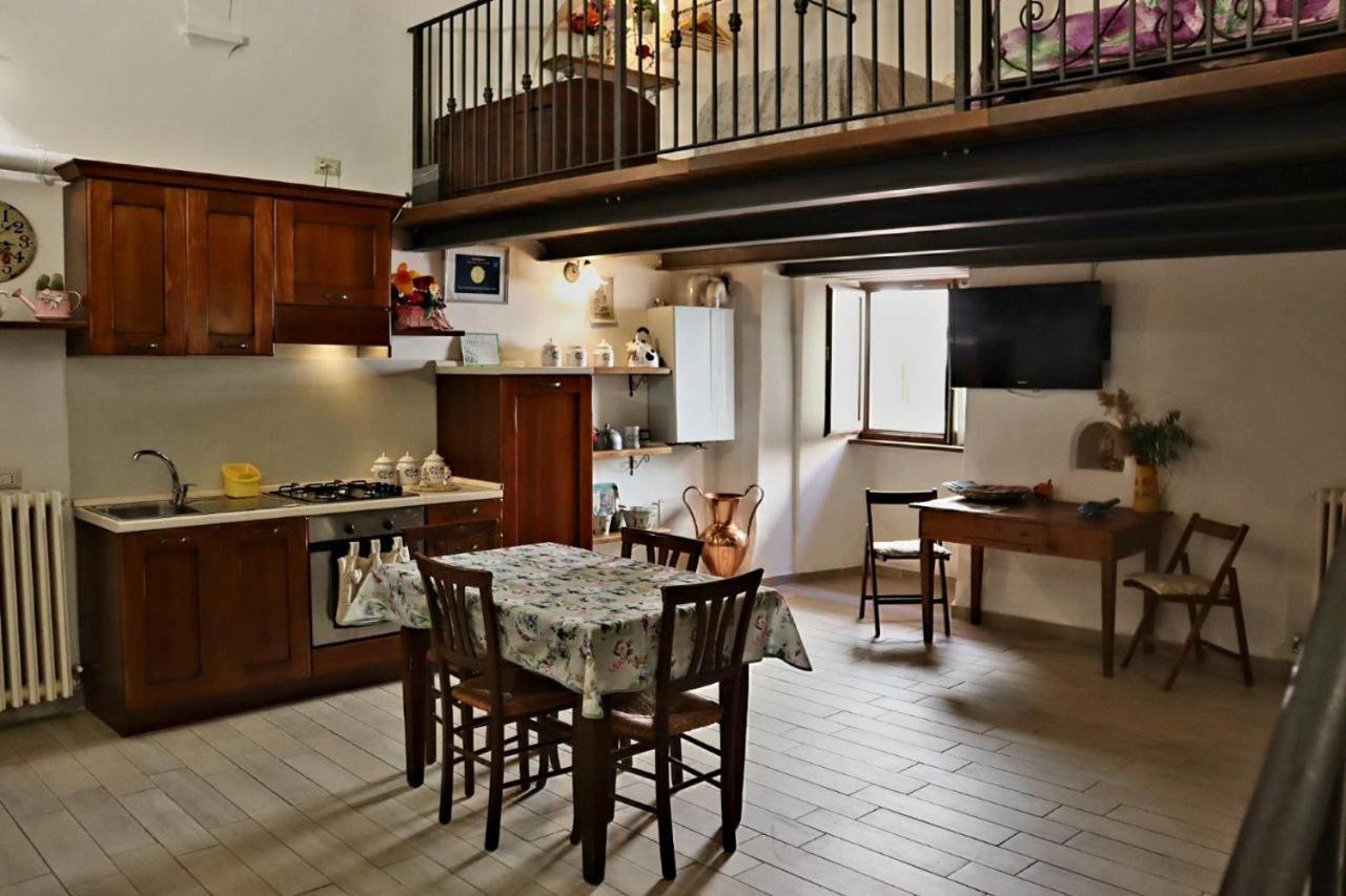 Twins' Historical Apartment Trevi Bagian luar foto